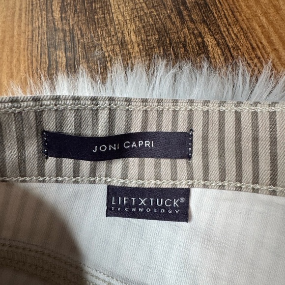 NYDJ
Joni High-Rise Relaxed Capri in Sandbar Stripe - Picture 6 of 8